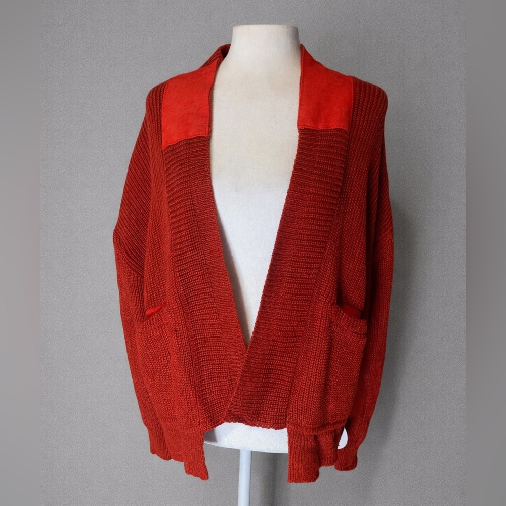 Ugerlov Red Cardigan